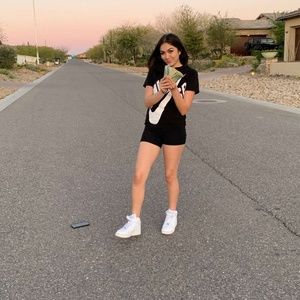 Meet your Posher, Bella